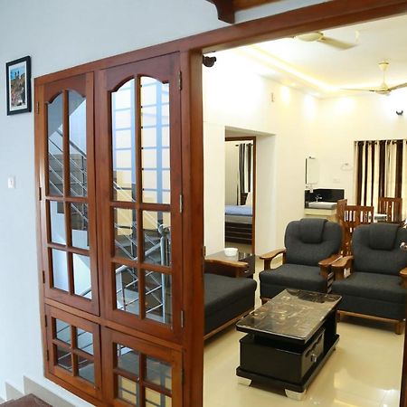 Down Town Holidays Thiruvananthapuram Εξωτερικό φωτογραφία